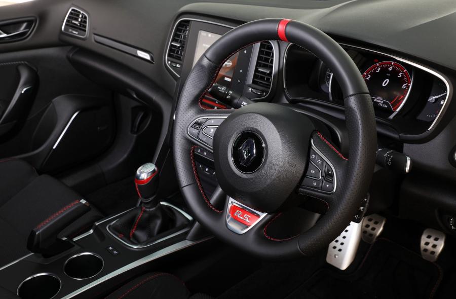 Интерьер Renault Megane R.S. Cup Chassis 2018 года  (AU) (фото 27 из 40)